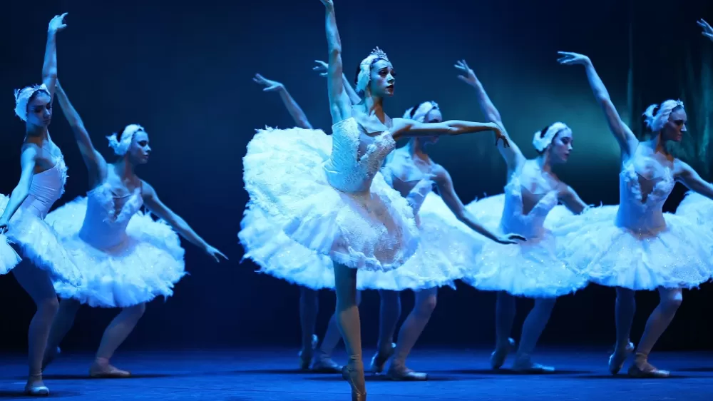 Çaykovski'nin ‘Kuğu Gölü' balesi Denizli'de beğeniyle izlendi