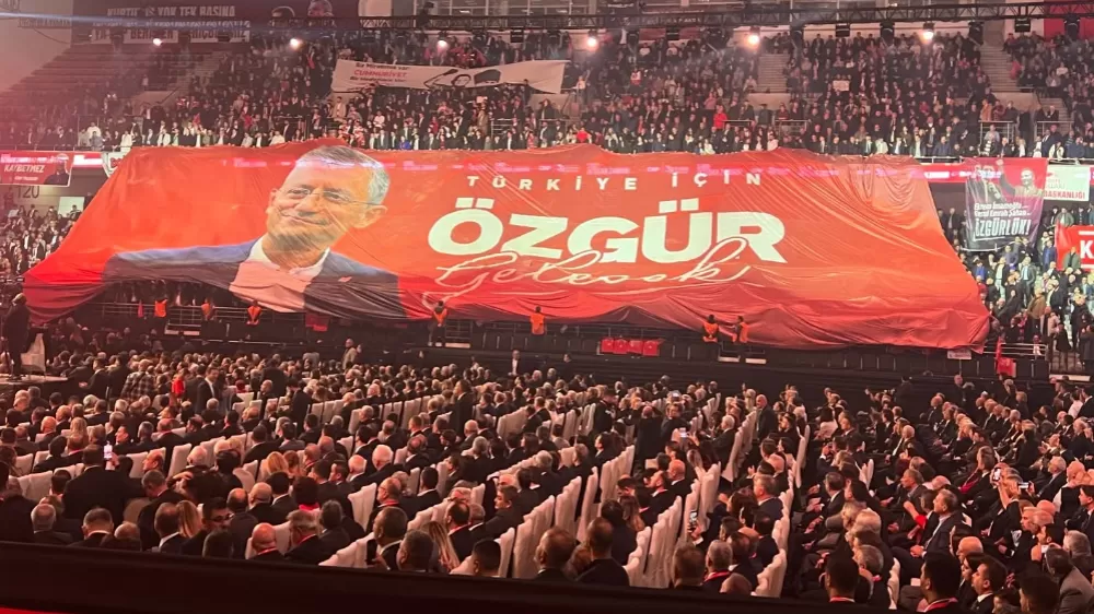 CHP Kurultayında Özgür Özel'in listesi firesiz geçti