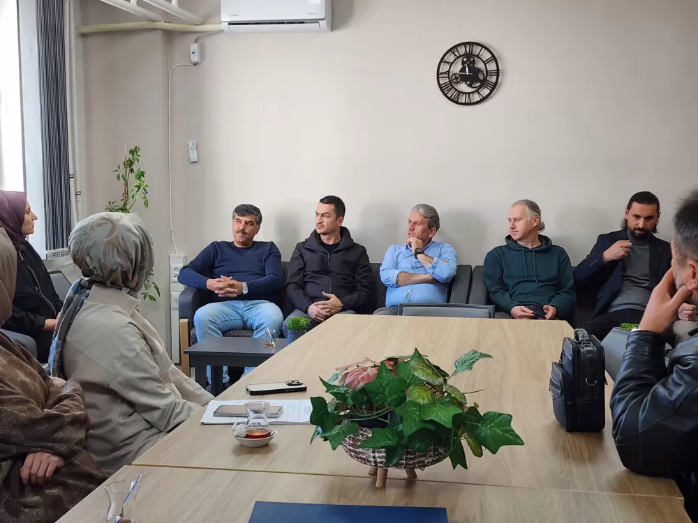 Bucak’ta minik öğrenci başkan seçildi Vekil Mustafa Oğuz, başkanlık vaadine vesile oldu