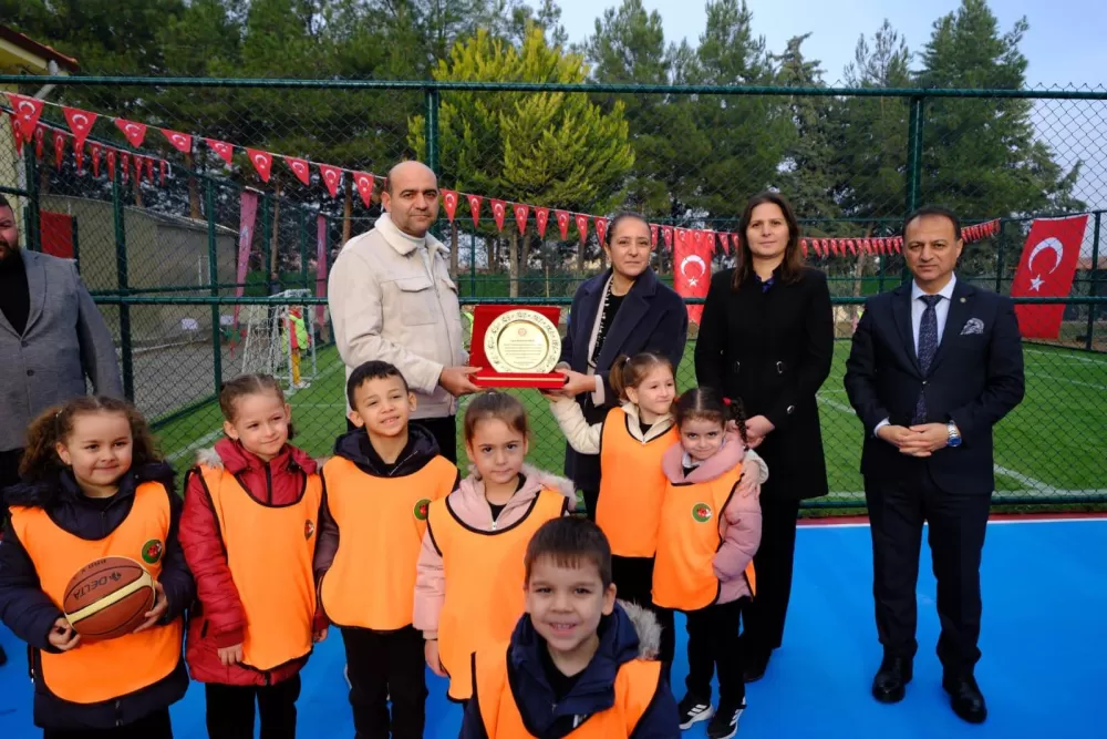 Burdur’da yeni spor alanı öğrencilerin kullanımına açıldı Vali Bilgihan açılışa katıldı