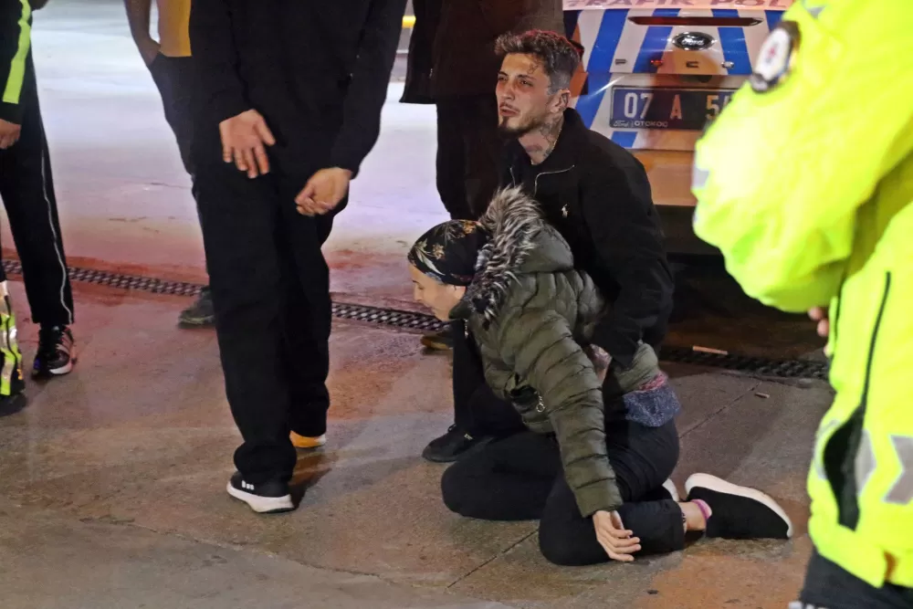 Antalya'da Gecenin acı Olayı Kamyon ile çarpışan 17 Yaşındaki genç Motor sürücüsü öldü