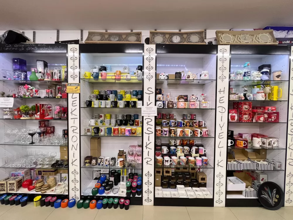 9 yıllık şıkır şıkır efsanesinde kampanya Hediyelik eşyalardan teknoloji köşesi ve bijuteriye yok yok