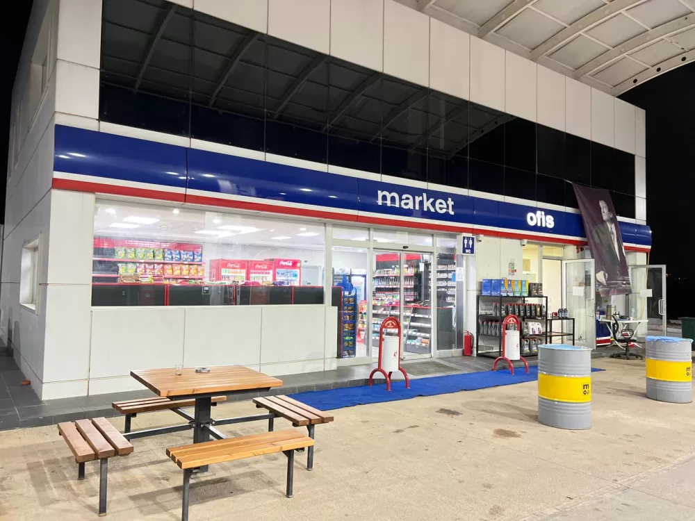 Bucak Belediyesi Moil Akaryakıt'ta market 7/24 hizmetinizde