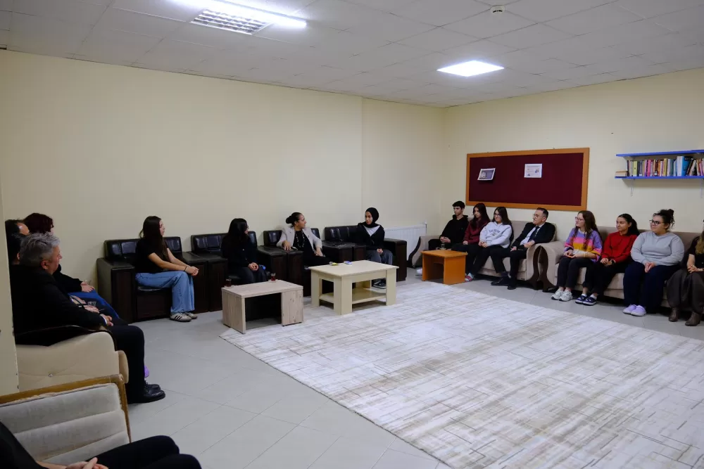 Burdur Valisi Bilgihan, öğrencilerle akşam yemeğinde buluştu