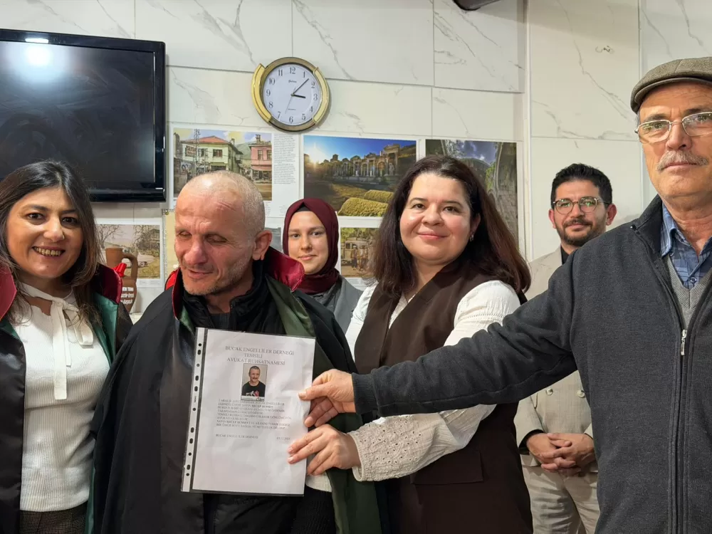 Bucak’ta engelli bireylere anlamlı jest Temsili cübbe ve ruhsat töreni