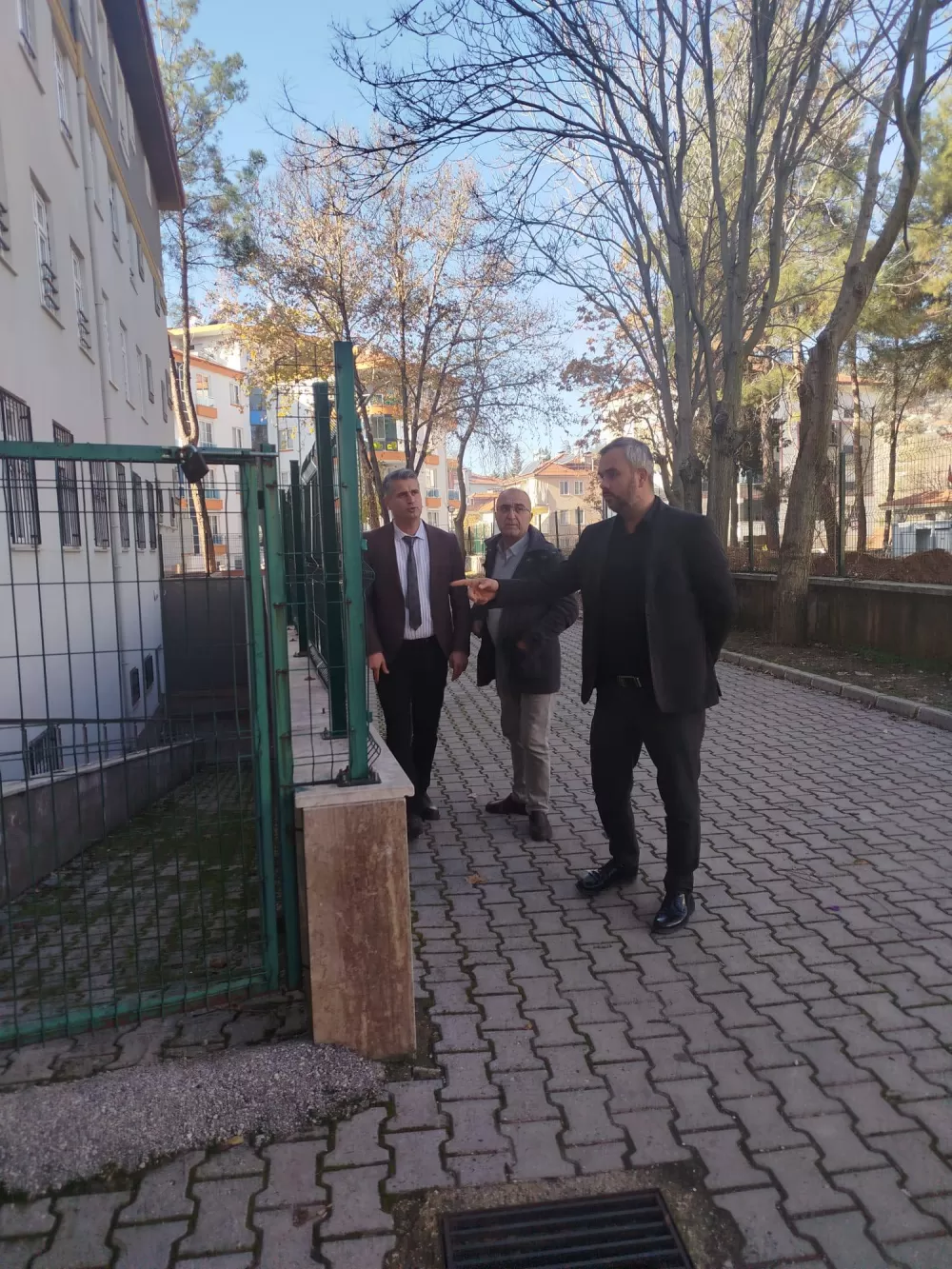 AK Parti Bucak Teşkilatı Oğuzhan Okullarını ziyaret etti