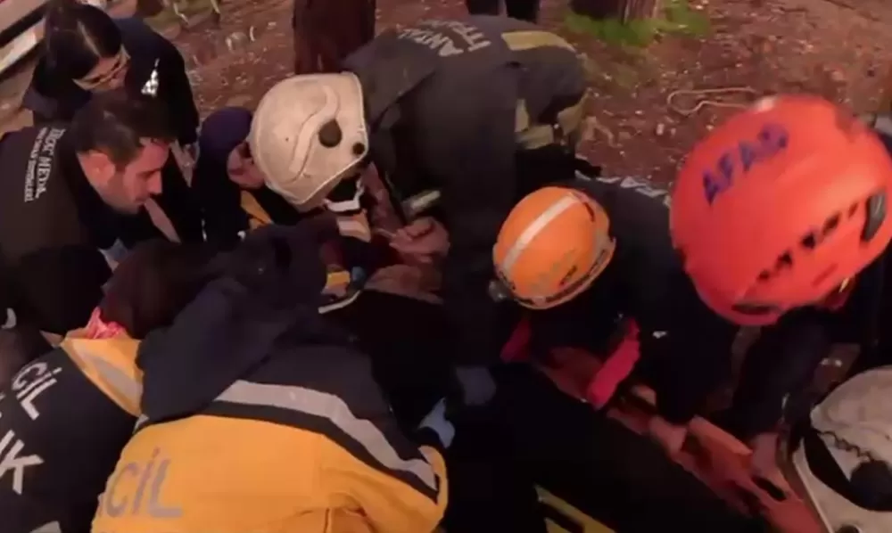 Virajlı yolda hakimiyeti yitirip uçuruma yuvarlandı