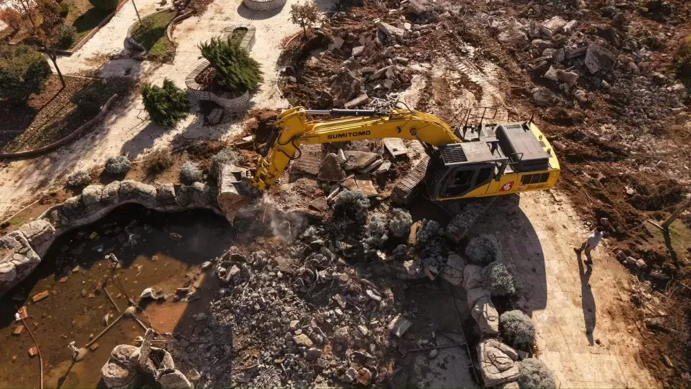 Bucak Belediyesi Şirinler Parkı’nı yeniden inşa ediyor