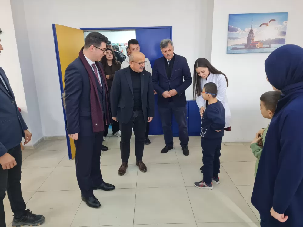 İnsan Hakları gününde Kemer'de fidanlar toprakla buluştu