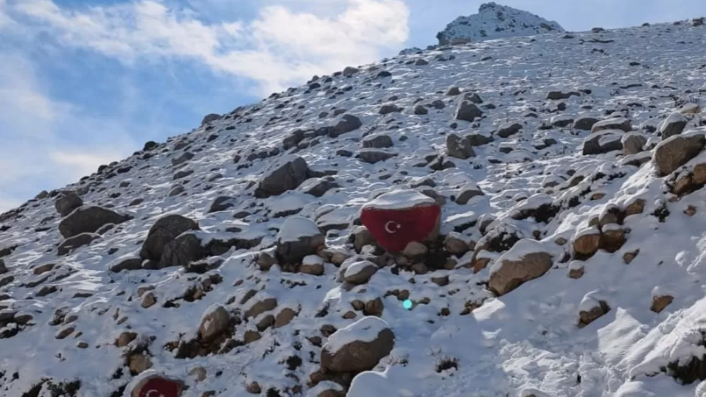 Kaş'ın yüksek kesimleri beyaza büründü