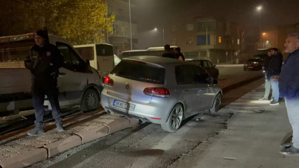 Kayseri'de Ters yönden gelerek, polise çarpan alkollü sürücü kaçtı yakınları ise cinayet mi işledik dedi  