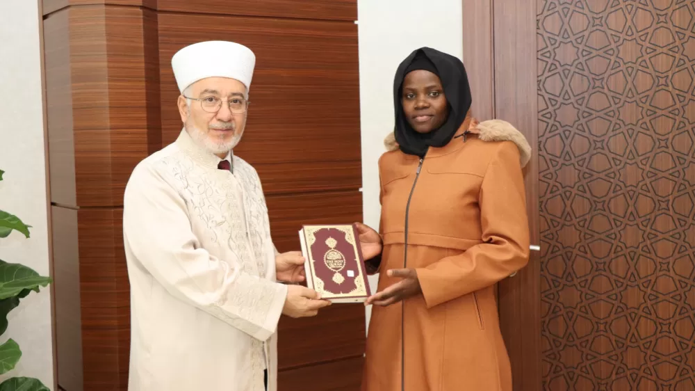 Kenya vatandaşı Slive Adhiambo Müslüman Oldu, "Sara” Adını Aldı