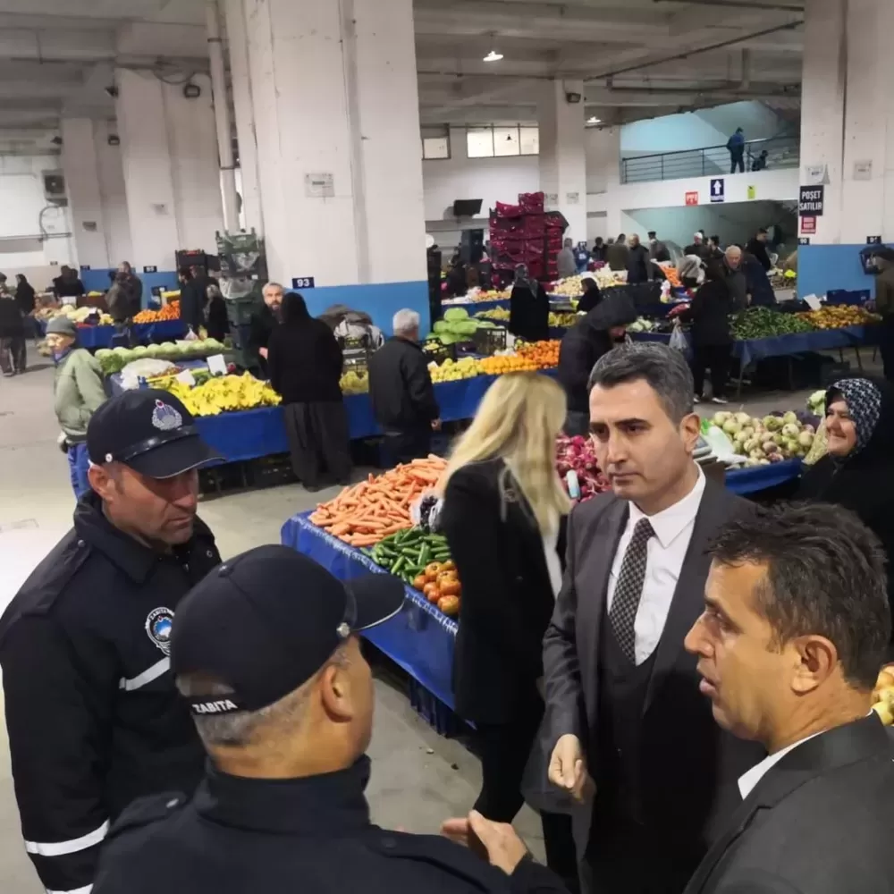 Kaymakam Can Kazım Kuruca Semt Pazarında esnafla buluştu