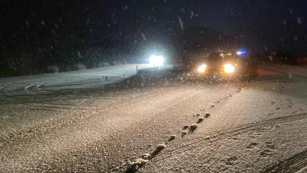 Burdur'da kar yağışı nedeniyle birçok araç yola kaldı