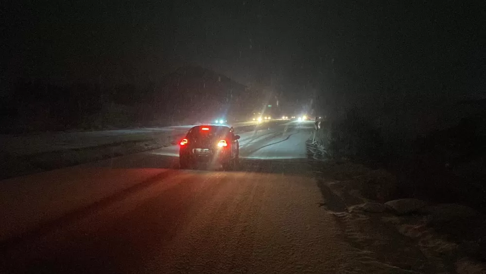Burdur'da kar yağışı nedeniyle birçok araç yola kaldı