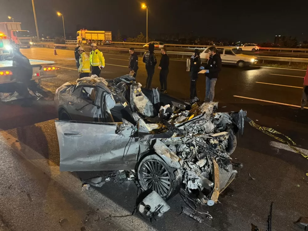 Ankara’da bir otomobil Dorsenin altına girdi 2 ölü 1 ağır yaralı