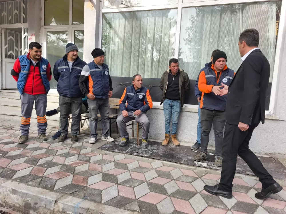 Başkan Kurd sahada çalışmaları inceledi! Personelle, esnaf ve vatandaşlarla buluştu