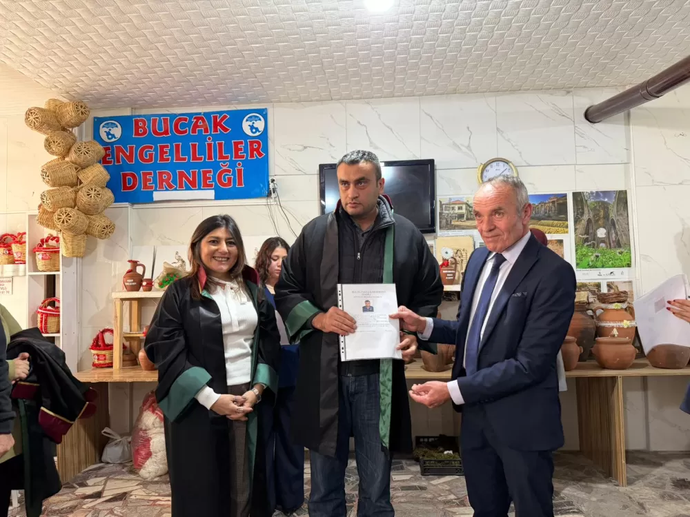 Bucak’ta engelli bireylere anlamlı jest Temsili cübbe ve ruhsat töreni