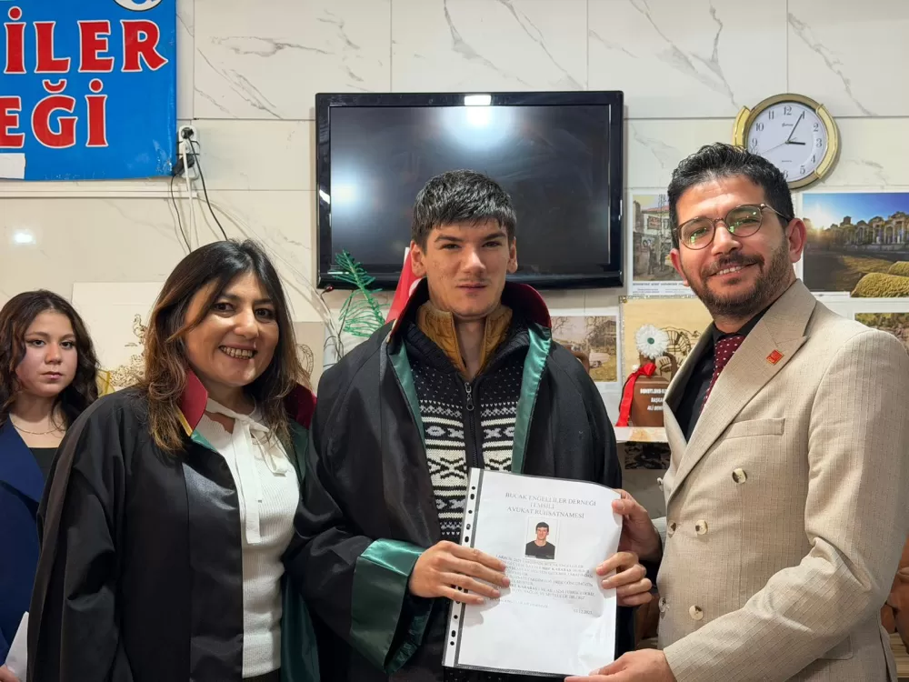 Bucak’ta engelli bireylere anlamlı jest Temsili cübbe ve ruhsat töreni