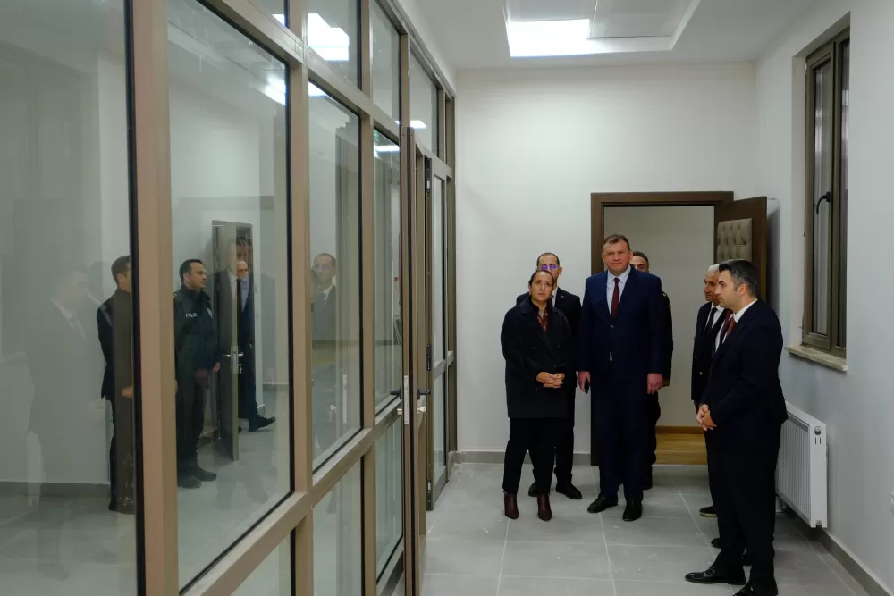 Vali Bilgihan Altınyayla'da! Yeni hükümet konağında inceleme