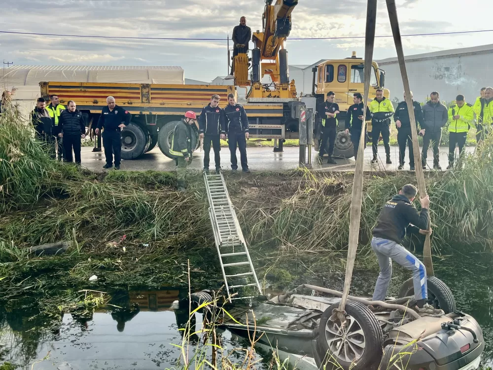 Antalya'da gece evden otomobille ayrılan kadın, dereye düşen otomobilde hayatını kaybetti
