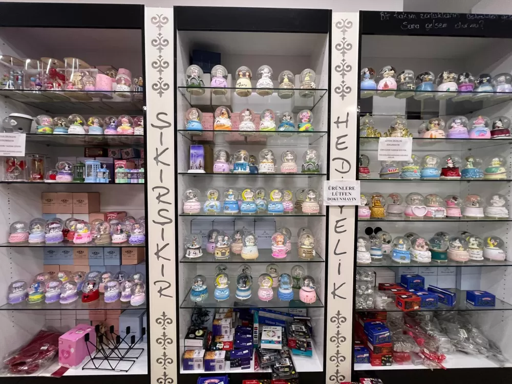 9 yıllık şıkır şıkır efsanesinde kampanya Hediyelik eşyalardan teknoloji köşesi ve bijuteriye yok yok