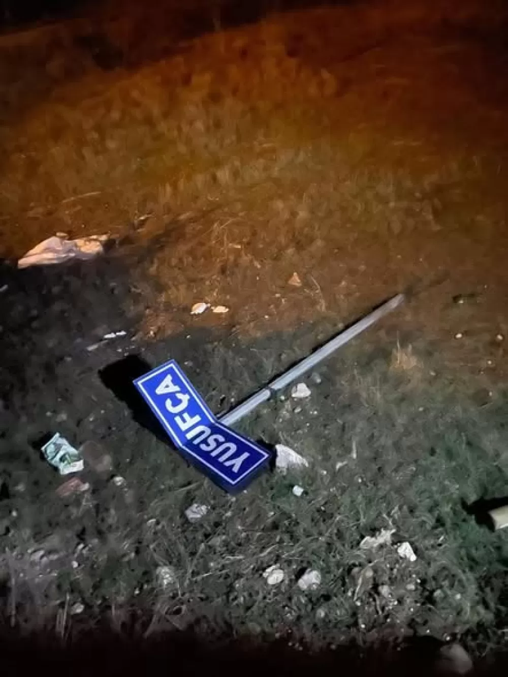 Yusufça levhasını yerinden çıkarıp zarar verdiler! Nasibini almamışlara kınama