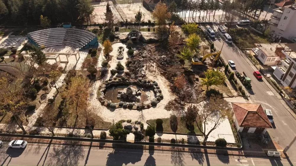 Bucak Belediyesi Şirinler Parkı’nı yeniden inşa ediyor