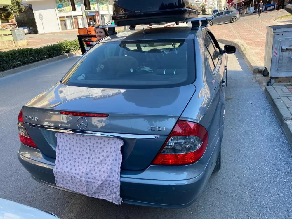 Antalya'da plakası bezle kapalı otomobil trafikten men edildi