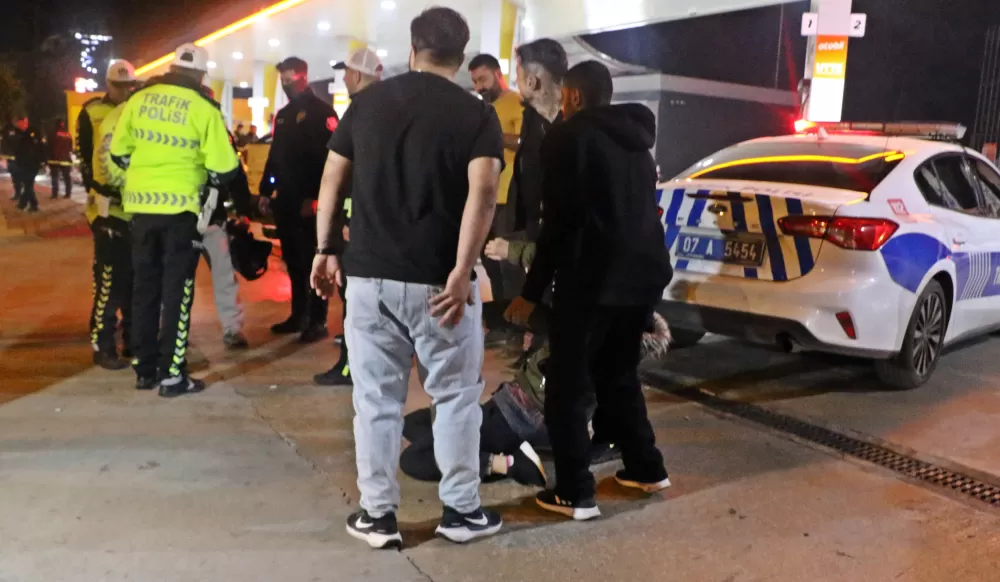 Antalya'da Gecenin acı Olayı Kamyon ile çarpışan 17 Yaşındaki genç Motor sürücüsü öldü