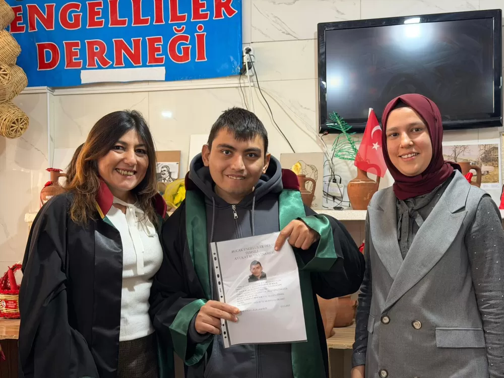 Bucak’ta engelli bireylere anlamlı jest Temsili cübbe ve ruhsat töreni