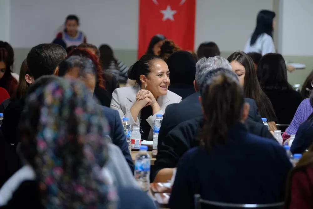 Burdur Valisi Bilgihan, öğrencilerle akşam yemeğinde buluştu
