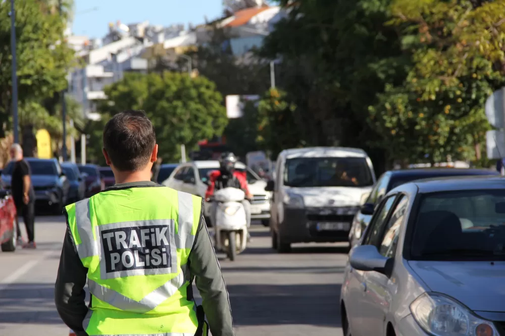Antalya'da son 1 haftada 11 bin 553 araç ve sürücüne ceza kesildi