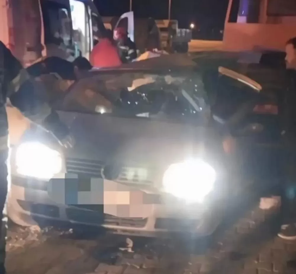 Denizli'de otomobil park halindeki tırın dorsesine çarptı: 1 ölü 1 yaralı