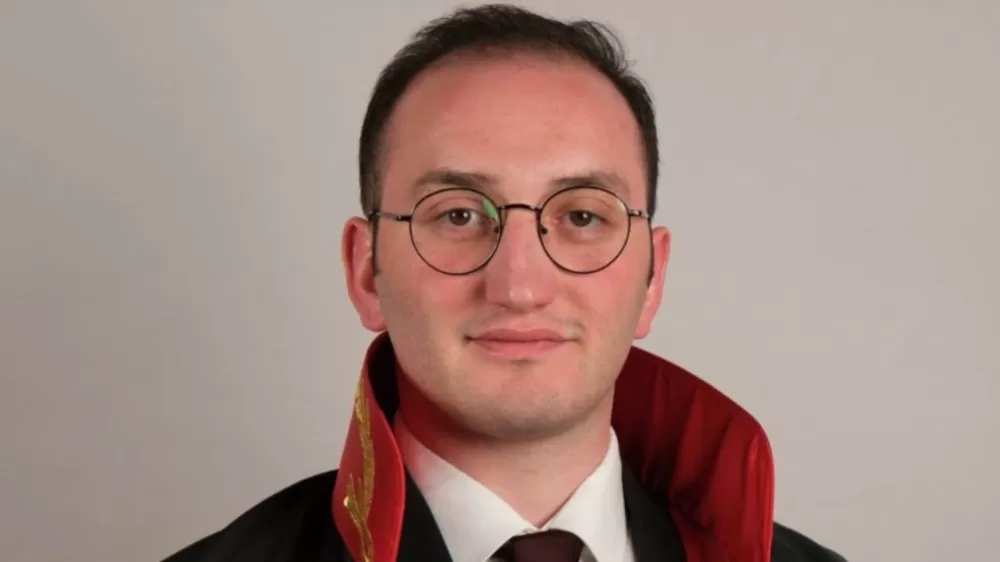 Rize Güneysu’nun yetiştirdiği önemli isimlerden Cumhuriyet Savcısı Adnan Mehmet Ak, yeni görevine atandı.