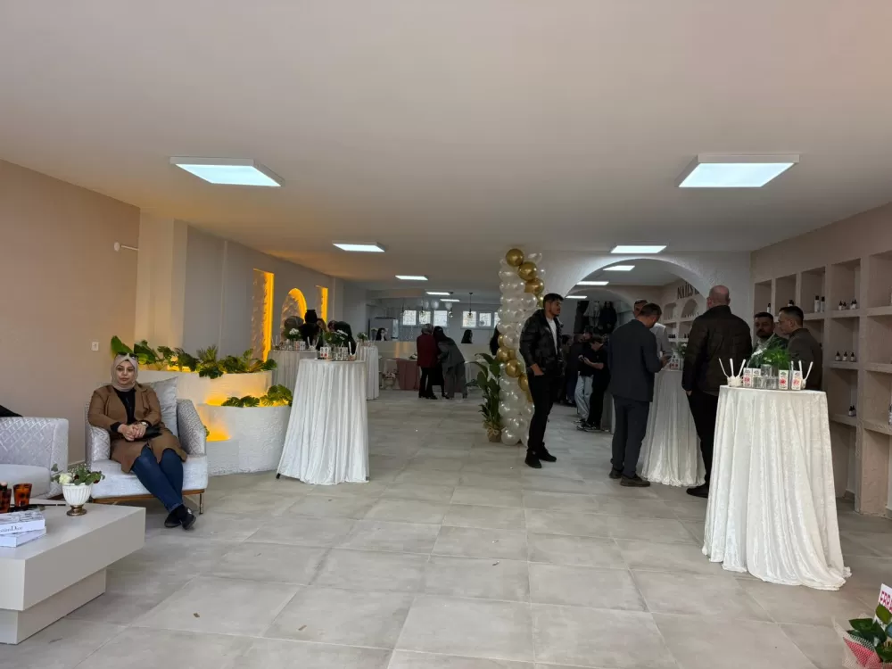 Sinem Ecem Beauty Bar yeni yerinde hizmete başladı! Açılışa özel fiyatları kaçırmayın