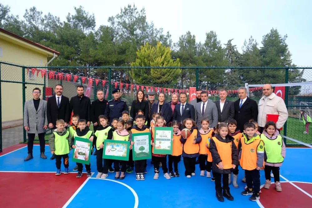 Burdur’da yeni spor alanı öğrencilerin kullanımına açıldı Vali Bilgihan açılışa katıldı