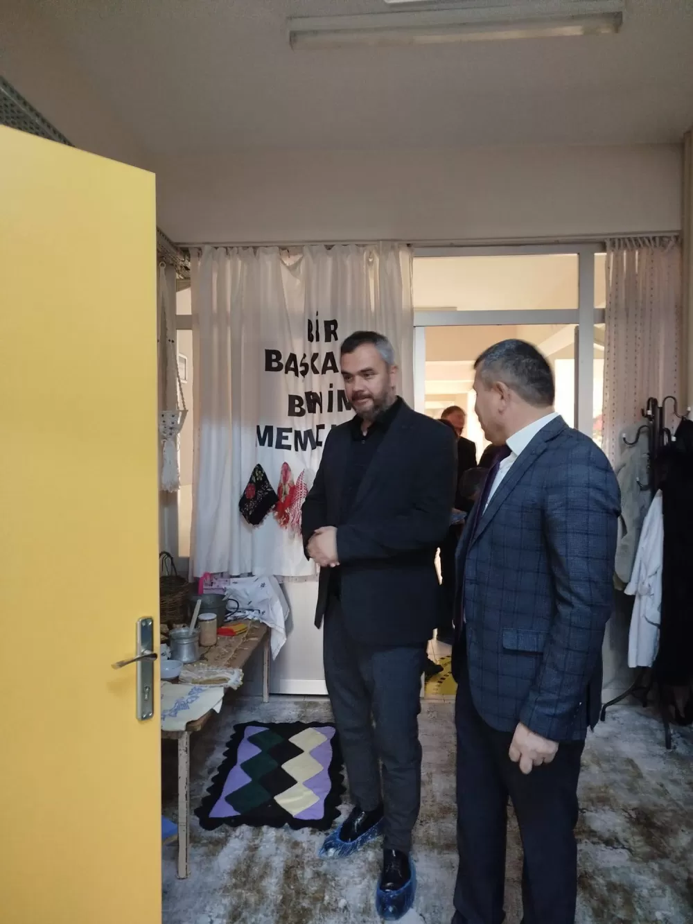 AK Parti Bucak Teşkilatı Oğuzhan Okullarını ziyaret etti