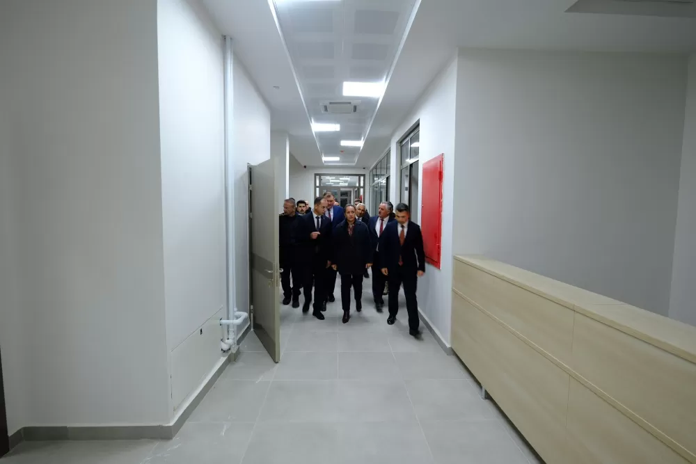 Vali Bilgihan Altınyayla'da! Yeni hükümet konağında inceleme