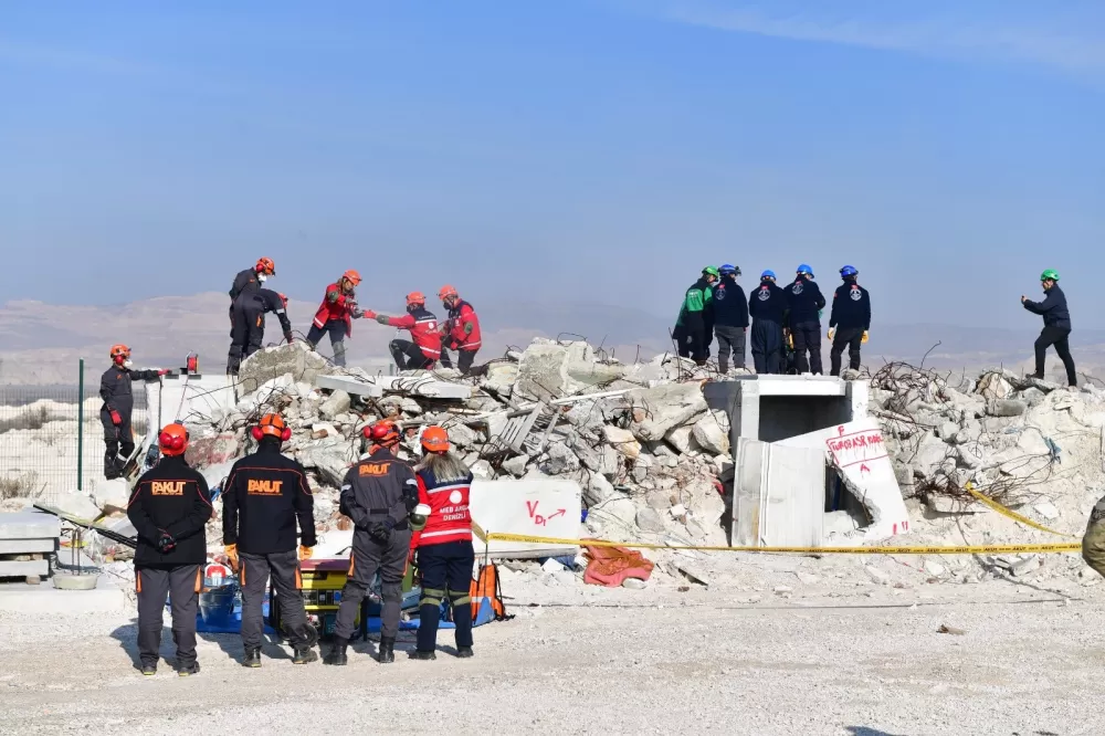 Denizli'de 5.6 büyüklüğünde deprem senaryosu tatbikatı