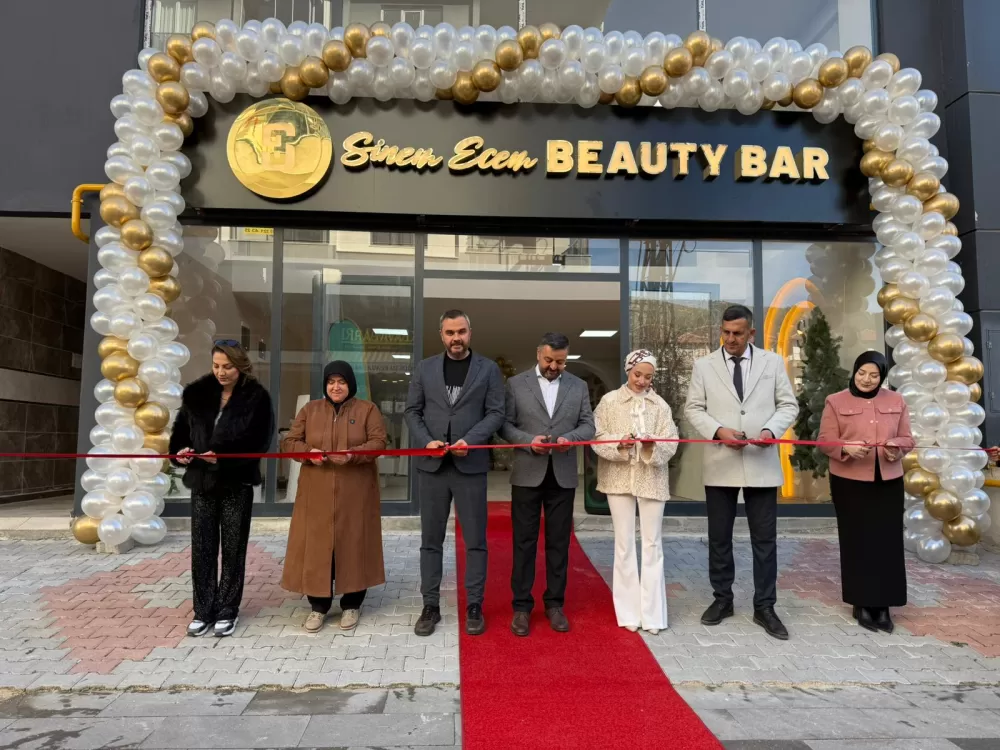 Sinem Ecem Beauty Bar yeni yerinde hizmete başladı! Açılışa özel fiyatları kaçırmayın
