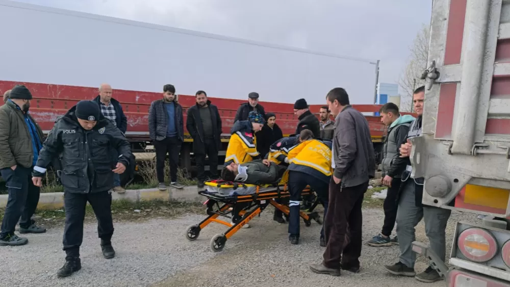 Tırın bir başka tıra arakadan çarptığı kazada faciadan dönüldü