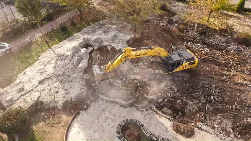 Bucak Belediyesi Şirinler Parkı’nı yeniden inşa ediyor