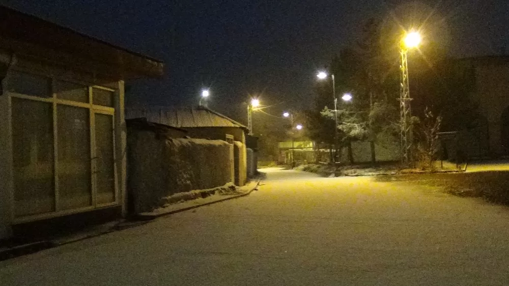  Türkiye'nin en soğuk illerinden Kars'ta, Yılın ilk kar yağışı geldi 