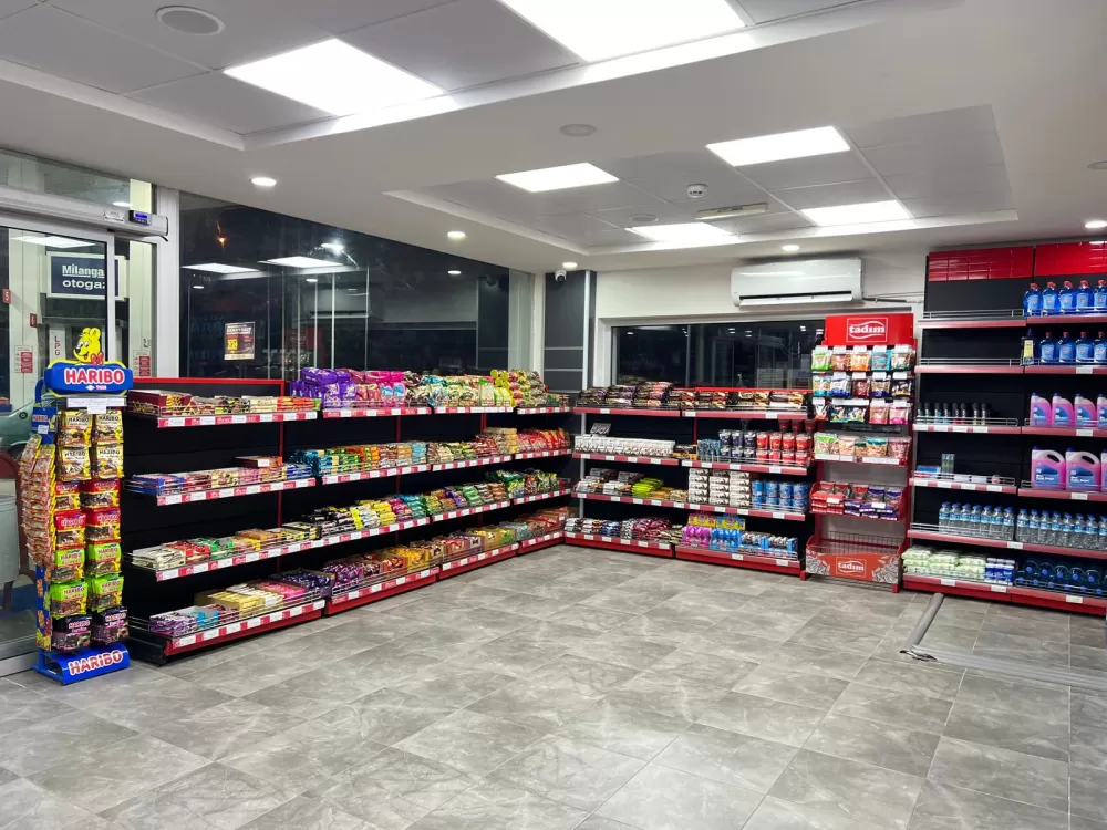 Bucak Belediyesi Moil Akaryakıt'ta market 7/24 hizmetinizde