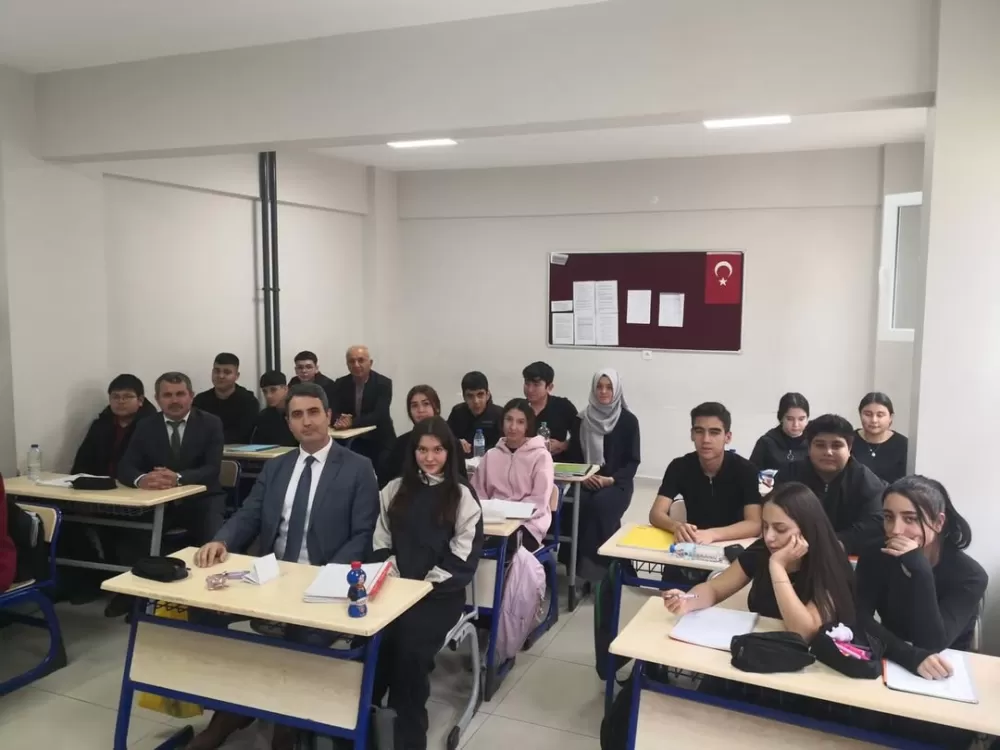 Kaymakam Kuruca Kızılkaya'da! Anadolu Lisesinde öğrencilerle buluştu