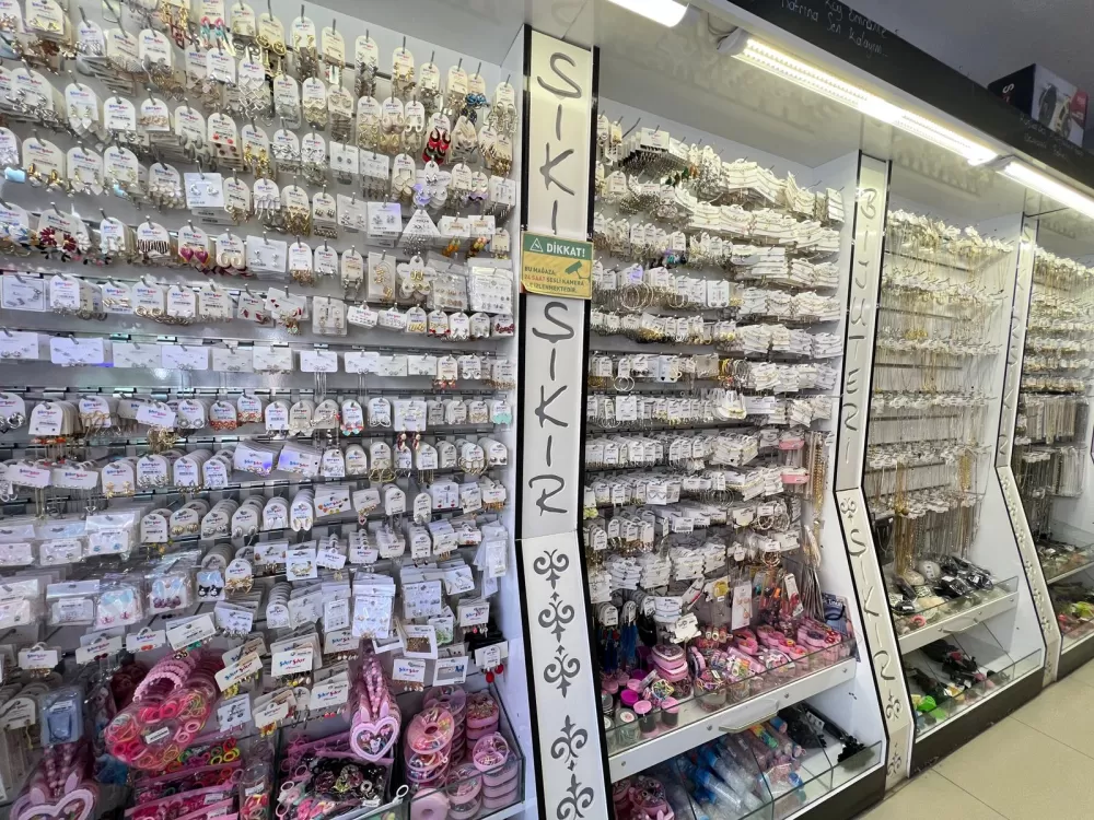 9 yıllık şıkır şıkır efsanesinde kampanya Hediyelik eşyalardan teknoloji köşesi ve bijuteriye yok yok