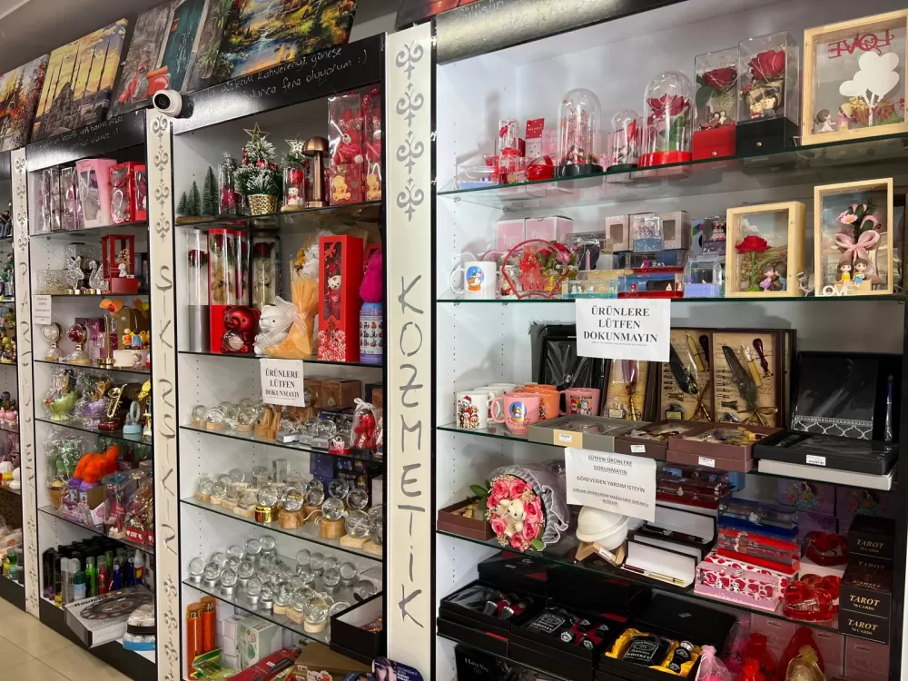 9 yıllık şıkır şıkır efsanesinde kampanya Hediyelik eşyalardan teknoloji köşesi ve bijuteriye yok yok