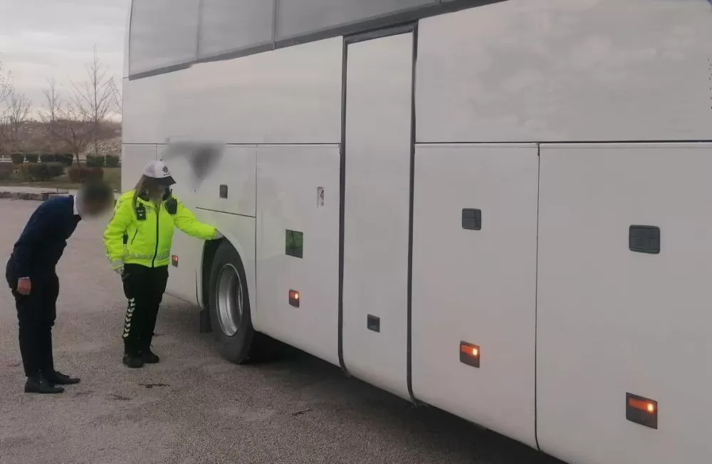 Burdur’da kış lastiği denetiminden kaçamadılar! 6 araç trafikten men edildi