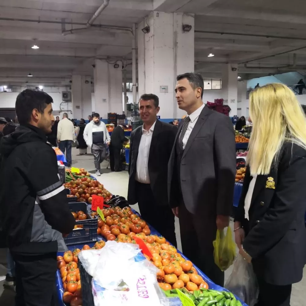 Kaymakam Kuruca Perşembe Pazarında! Pazar esnafıyla hasbihal etti